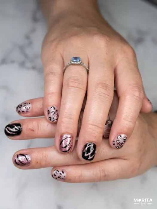 Uñas dark rosa y negro que nunca deja de resalta...