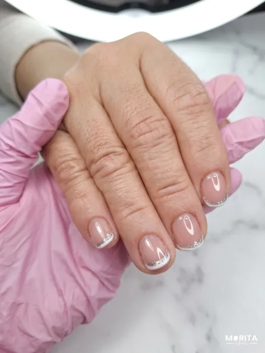 Doble francés con blanco y plateado clásico y el...